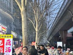 -老街烧烤大排档·地道湖北菜·龙虾馆(汉口火车站店)