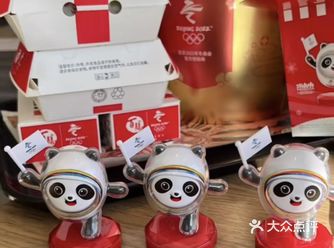 在冬奥之前就很喜欢冰墩墩，所以买了一些冬奥的周边产品