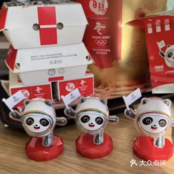在冬奥之前就很喜欢冰墩墩，所以买了一些冬奥的周边产品