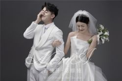 -易摄影婚纱摄影工作室