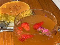 草莓红乌龙茶拿铁-煮叶(悠唐广场店)