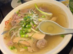 -大头虾越式风味餐厅(光明广场店)