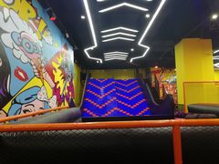 -爱蹦iBOON蹦床运动馆(江汉店)