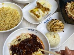 -李与白包子铺(桐梓林店)