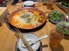 -洱火云南酸菜牛肉火锅(石景山当代商城店)