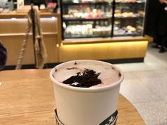 熔岩黑巧摩卡配燕麦奶-星巴克(北京新东安)