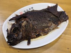 焖酥鱼-华天二友居肉饼(宫门口店)