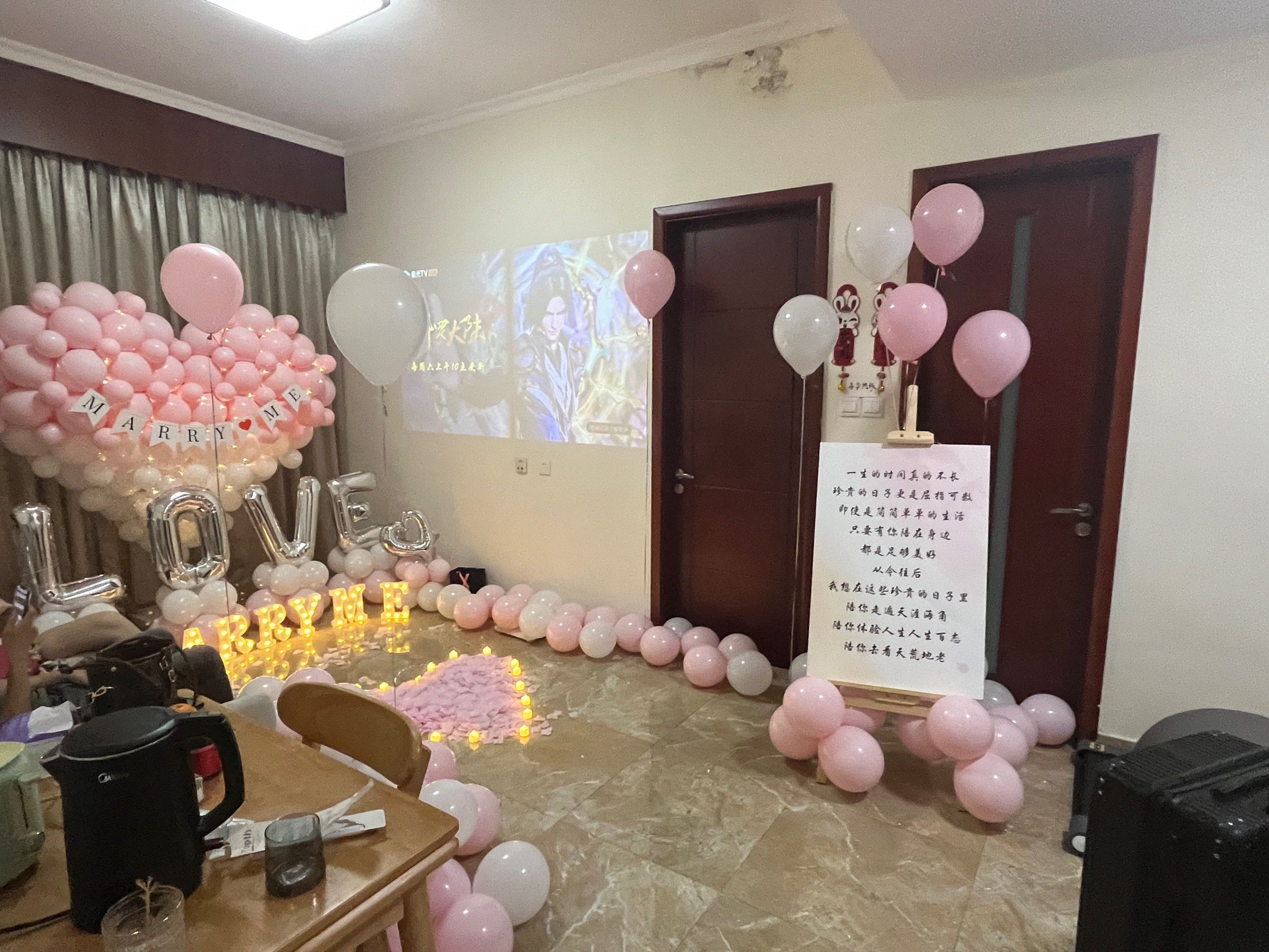 求婚大作战,家庭客厅求婚布置