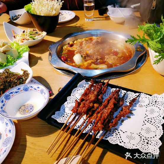 味还行羊蝎子火锅烧烤