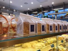 面包甜点陈列柜-面包新语(吾悦国际广场店)