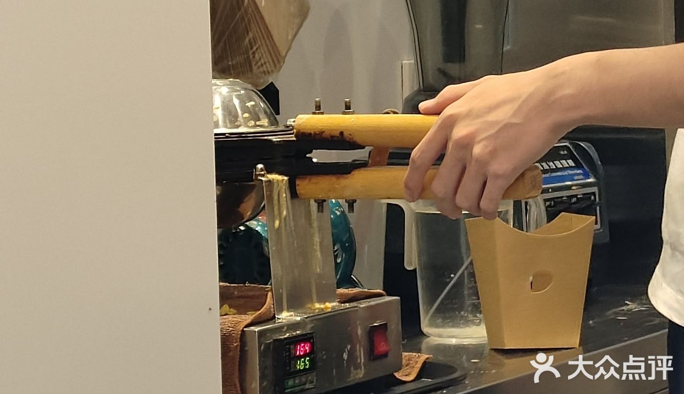 非常宝藏的奶茶店！还有鸡蛋仔卖哦~