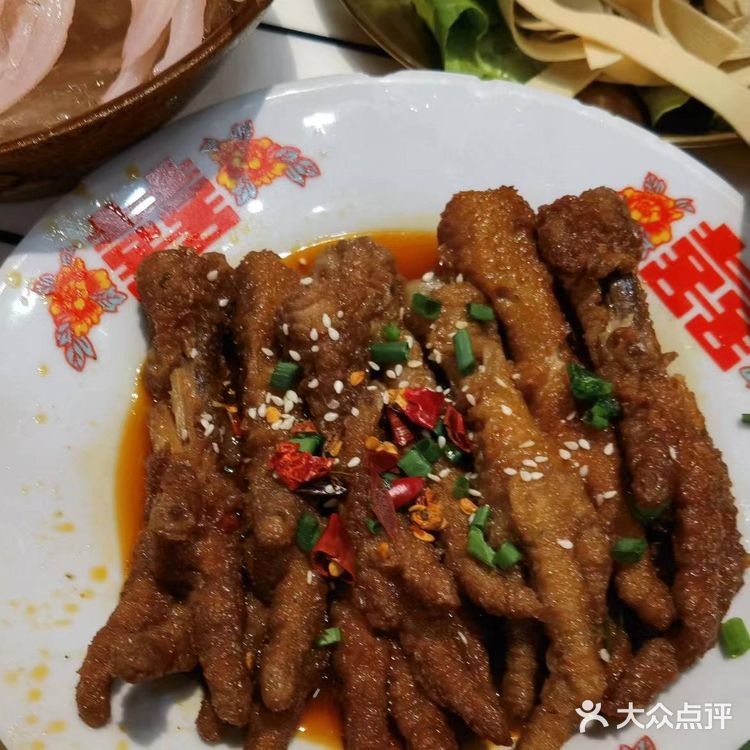 有一条街有那么一家店，郭欢喜老成都烧菜火锅。