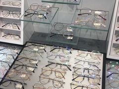 -回瑞眼镜·蔡司·依视路官方授权店(广益路万达店)