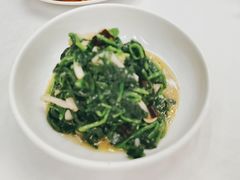 小蘑菇拌菠菜-昱德来·天津菜(河西店)