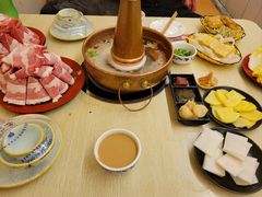 -洞庭洲·防空洞火锅·烧烤·铜锅涮肉(新百广场店)