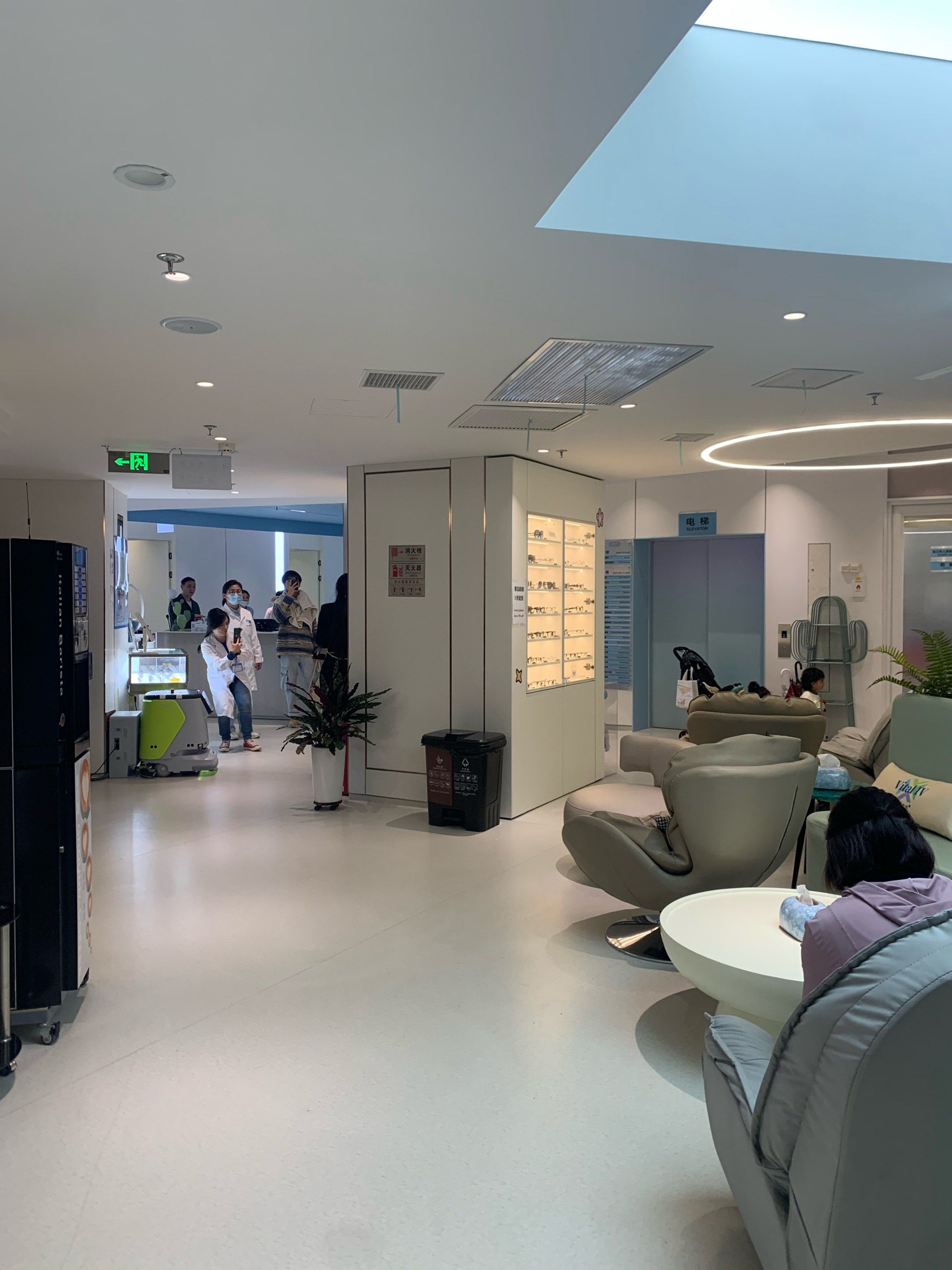 上海和德医疗美容门诊部院内环境实拍：从地铁口到诊室的舒适感延续