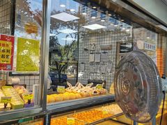 面包甜点陈列柜-鲍师傅糕点(江苏路店)