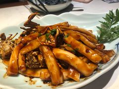 梭子蟹炒年糕-卯时·龙光雅宴·精致锡帮菜(惠山古镇店)