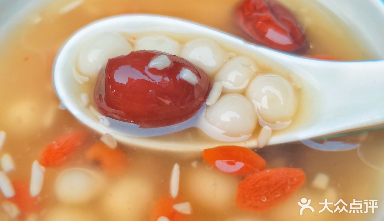 夏季的烤串与冰啤酒更配哟[调皮]