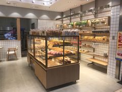 面包甜点陈列柜-面包新语(滨湖万达店)