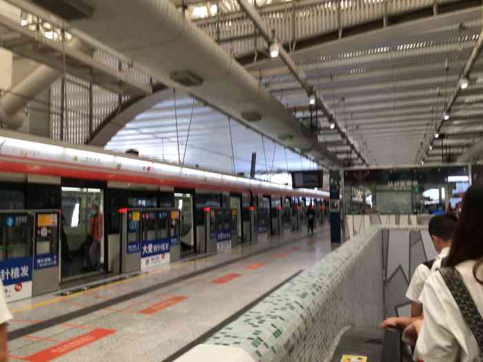 深圳北站地铁站-"到深圳北站坐高铁08呢,下了深圳北站的地.