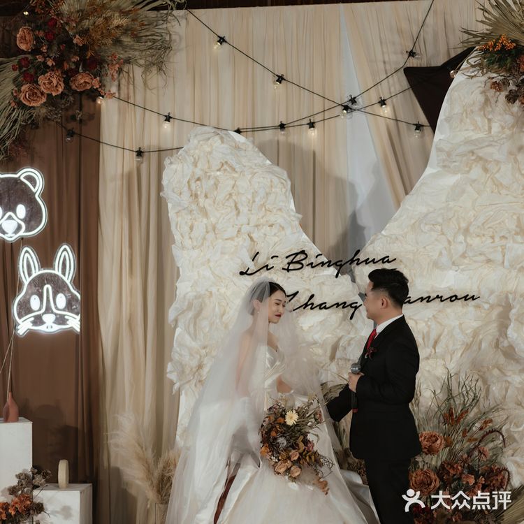 秋日婚礼首选的深咖色 兼具了高级质感和复古气质
