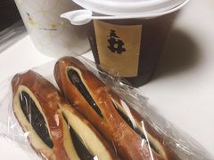 碱水墨鱼肠-天井·丑面包搭咖啡