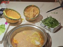 -喃喃椰·糟粕醋·椰子鸡火锅(七堡花园店)