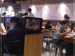 大堂-渝是乎酸菜鱼·川渝小炒(新世界百货望京店)