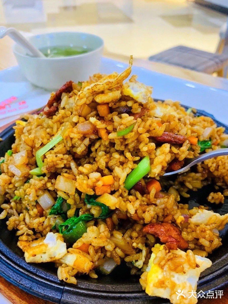 光是看铁板炒饭的过程就食欲纵横.口味儿特色