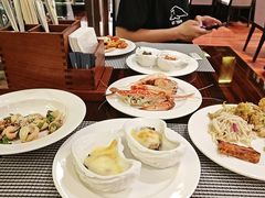 -广州万富希尔顿酒店·感趣自助餐厅·金秋蟹宴生蚝海鲜刺身