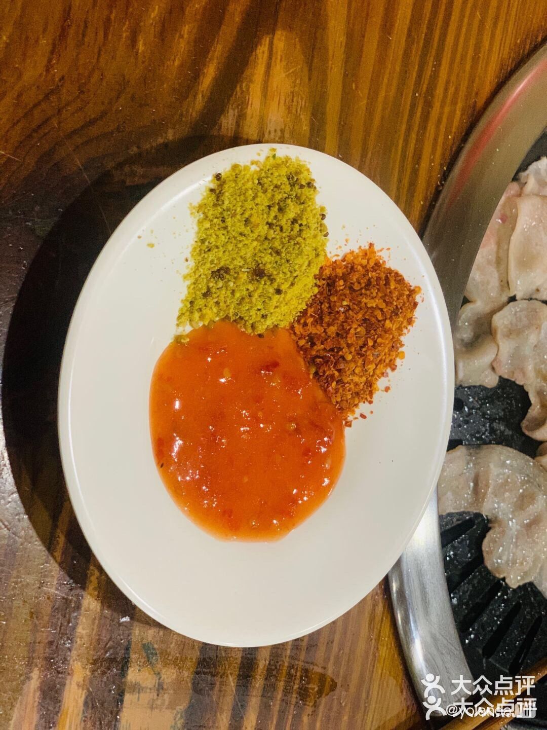 了以后有点脆，配上红色的多酱和黄色的粉粉