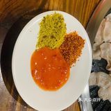 了以后有点脆，配上红色的多酱和黄色的粉粉