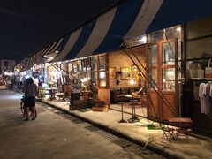 -席娜卡琳火车铁道夜市