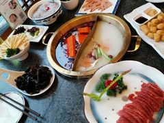 -小天鹅火锅·一线江景洪鼎旗舰店(洪崖洞店)