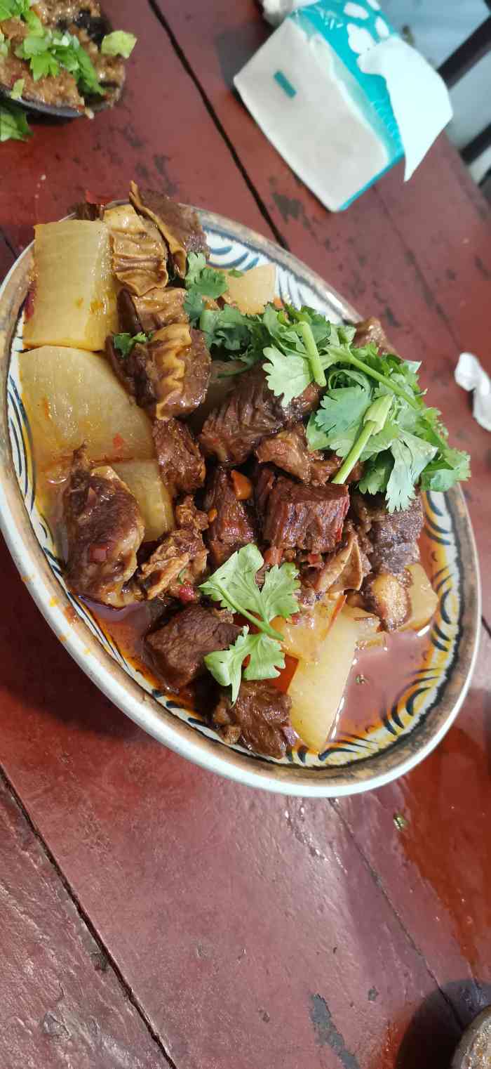 老街张记蒸牛肉"曾经天回镇出名的是豆花面和牛肉夹锅盔,现.