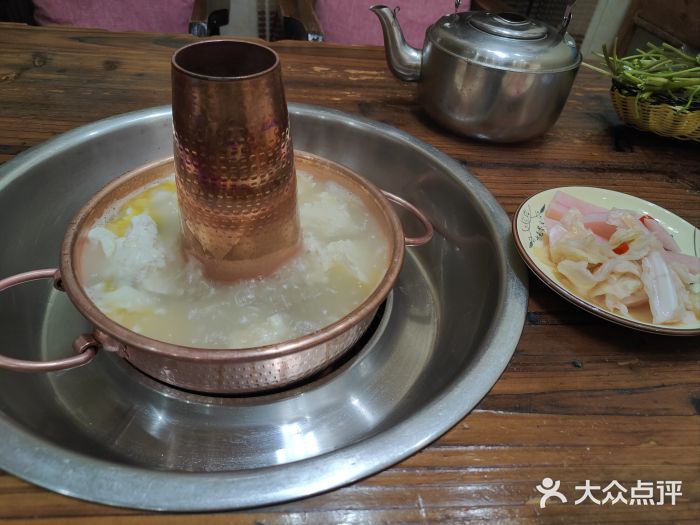 撮一顿纳西铜火锅图片