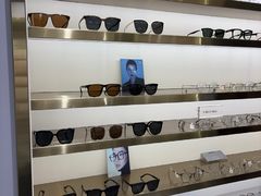 -视野联行眼镜•蔡司•依视路(温江店)