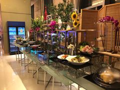 自助取餐区-元一希尔顿酒店·禅自助餐厅·啤酒花园