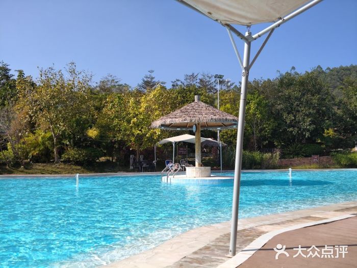 十万大山布透温泉图片