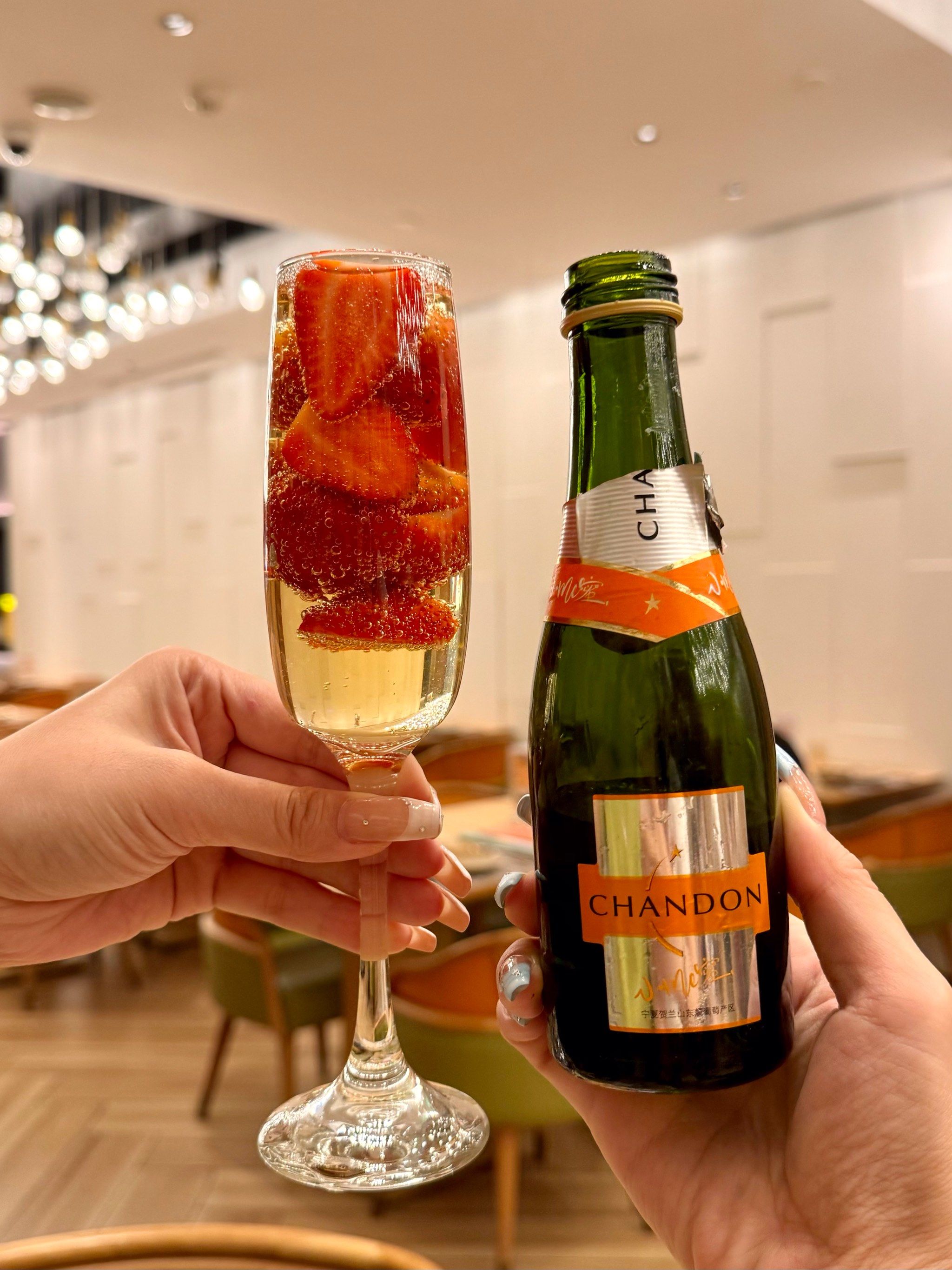 (在广州)公主在泰国餐厅喝到了漂亮酒…
