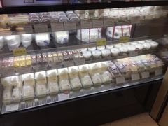各色蛋糕切片-红宝石·鲜奶小方(莘庄龙之梦店)