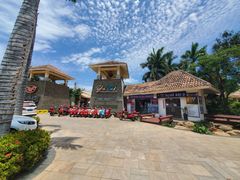 -亚龙湾亚泰商业街