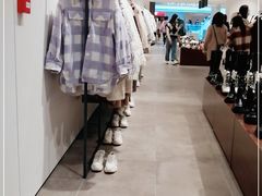 -URBAN REVIVO(高德置地广场·春广场店)