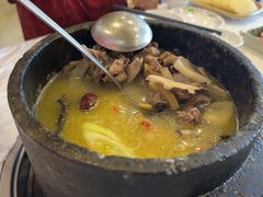 -鲁朗纳麦石锅鸡庄园