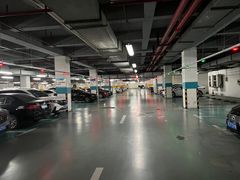 -奥特莱斯停车场