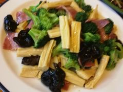 -闯关东东北农家菜(崂山石老人店)