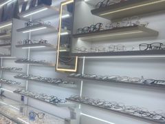 -美式眼镜·授权蔡司.依视路.尼康.豪雅.明月(南翔印象城店)