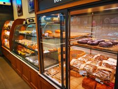 面包甜点陈列柜-巴黎贝甜(宜山路店)