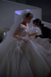 -Lady  Jane高端婚纱礼服馆
